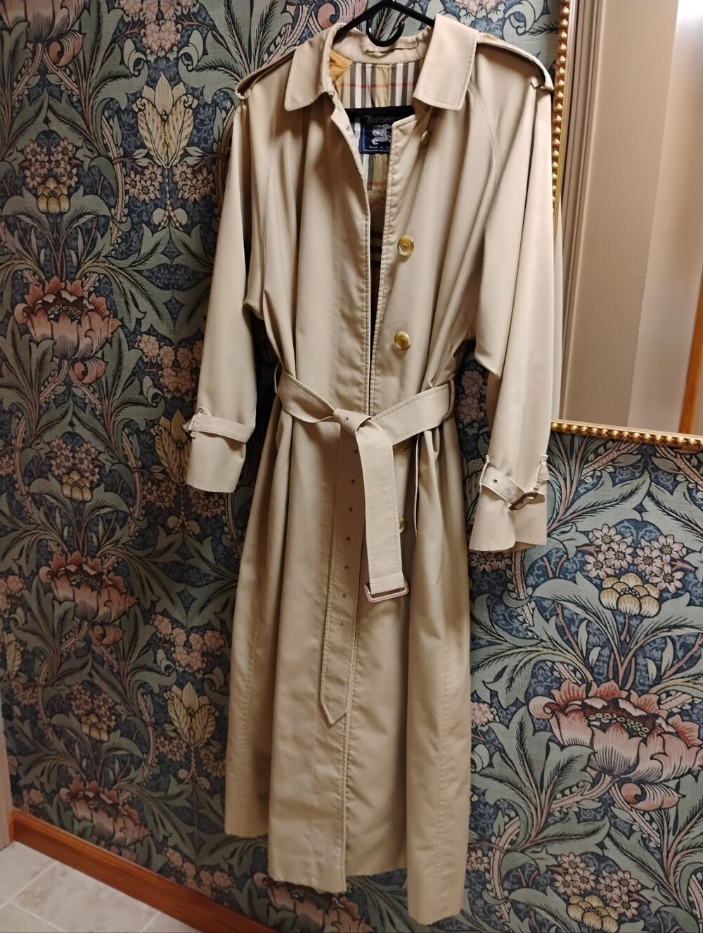 Vintage Burberry Classic Beige Trench Coat Single Breasted with Belt